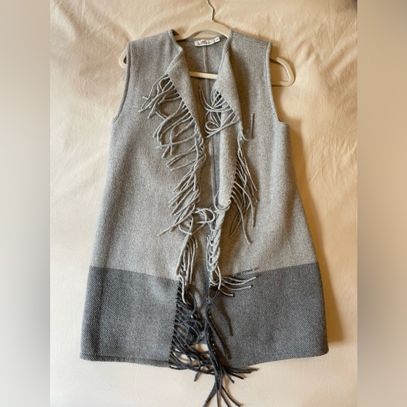 Vineyard Vines Jackets & Blazers - Vineyard Vines Long Gray Wool Fringe Vest, XXS